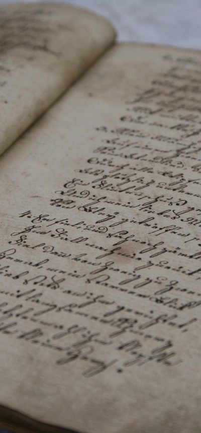 纯洁的轮舞曲 App 歌词检索页截图：顶部输入框内有两个汉字，下方列表逐条列出匹配歌词与对应时间点